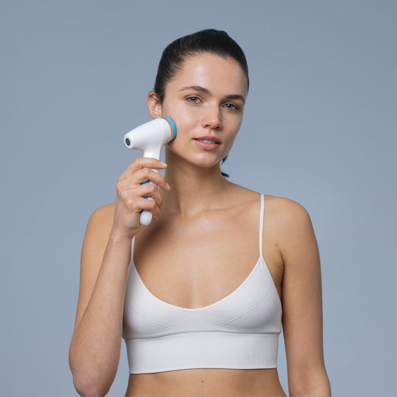 SPIRIT_beauty_excellence_Nu Skin_Skincare_Beauty_Wellness_ageLOC LumiSpa iO_Beauty Kit_Model